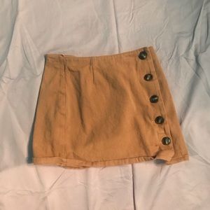 Mini skirt with bottons